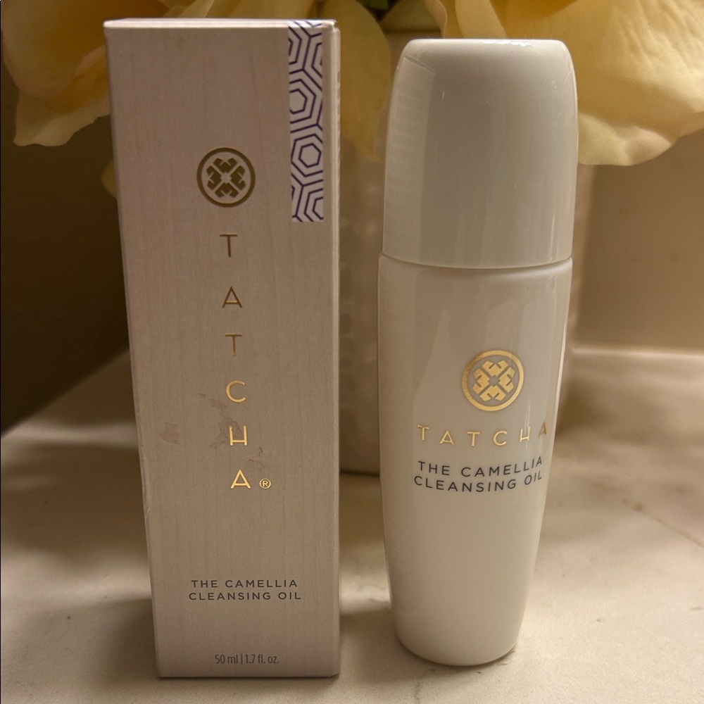 Tatcha Camellia Cleansing Oil 2-in-1 makeup remover & cleanser